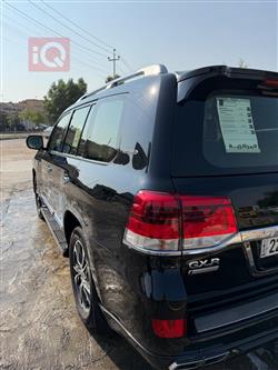 تۆیۆتا لاند کروزەر